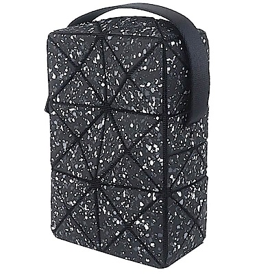 ISSEY MIYAKE 三宅一生BAOBAO 黑色皮質三角格4x5盒形斜背包| 斜背包