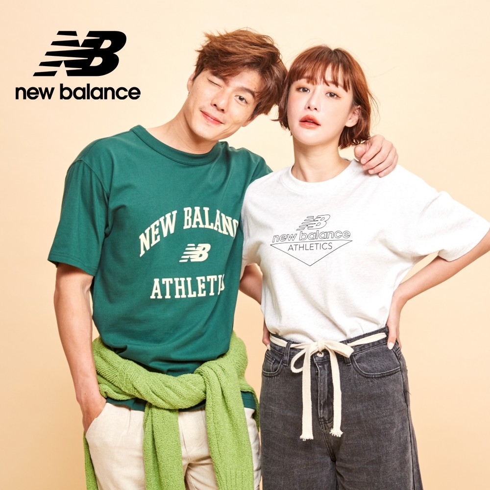 【New Balance】親膚植絨學院風文字短袖上衣_男性_綠色_AMT33551NWG