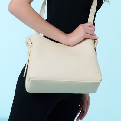 2R 佩斯卡 Pesca 特選牛皮造型肩背包 雅米白