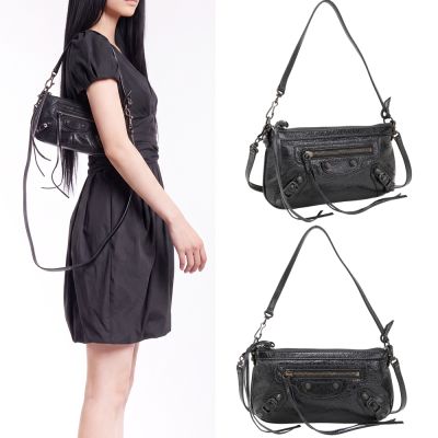 BALENCIAGA 巴黎世家 Le City Pouch 揉製羊皮手提 肩斜背包(黑色)