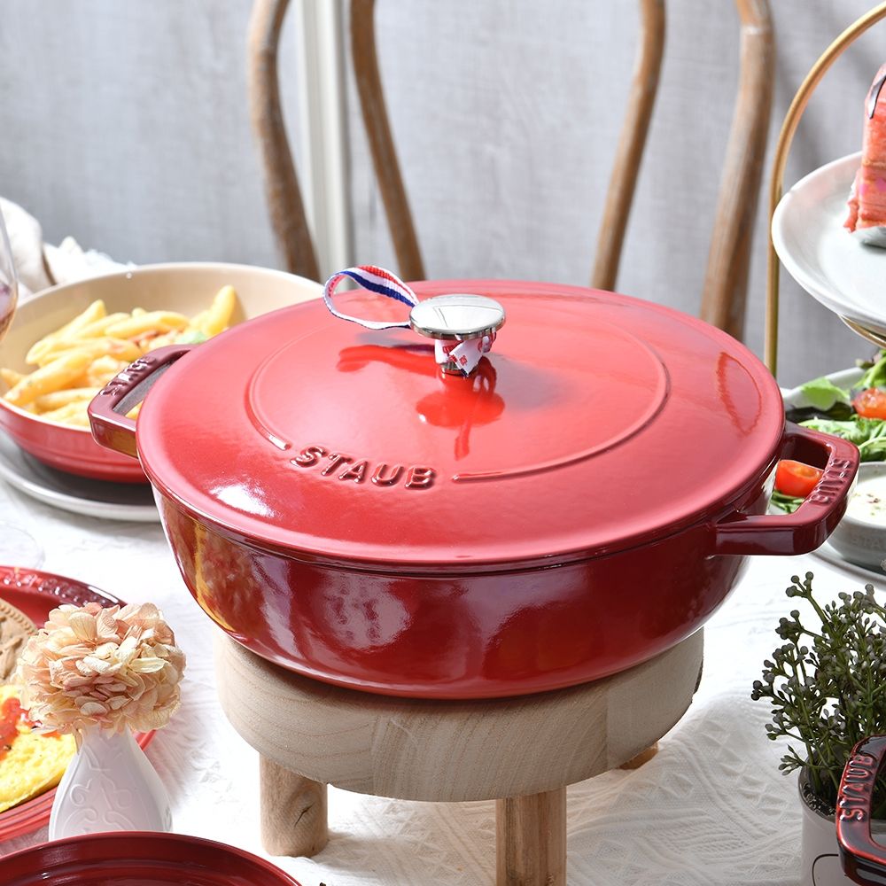 STAUB 鋳鉄 両手鍋 レッド 24㎝ Staub 【並行輸入品】 ストウブ 鍋 22cm 両手鍋 ストウブ鍋 無水