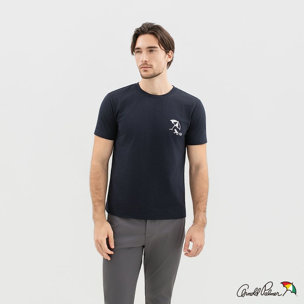 【Arnold Palmer 雨傘】男裝 度假風LOGO刺繡短袖T-Shirt（深藍色）