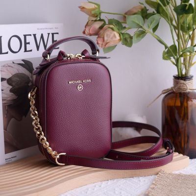 MICHAEL KORS Jet Set Charm新版MK素色直式拉鍊斜背方包(酒紅)
