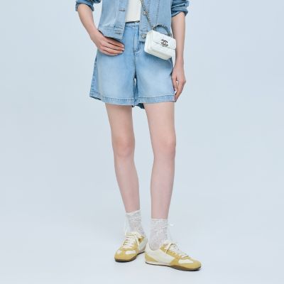 ILEY伊蕾 鉚釘口袋率性刷色牛仔短褲(淺藍；M-XL)