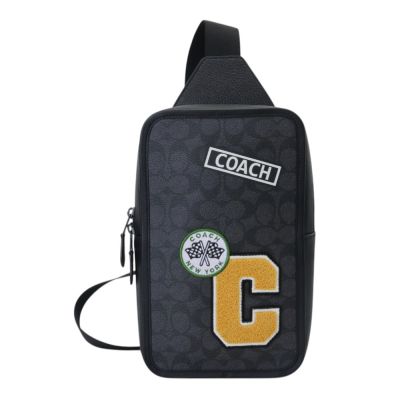 COACH 大C 徽章拼貼防刮直式側背/前胸包(碳黑色)