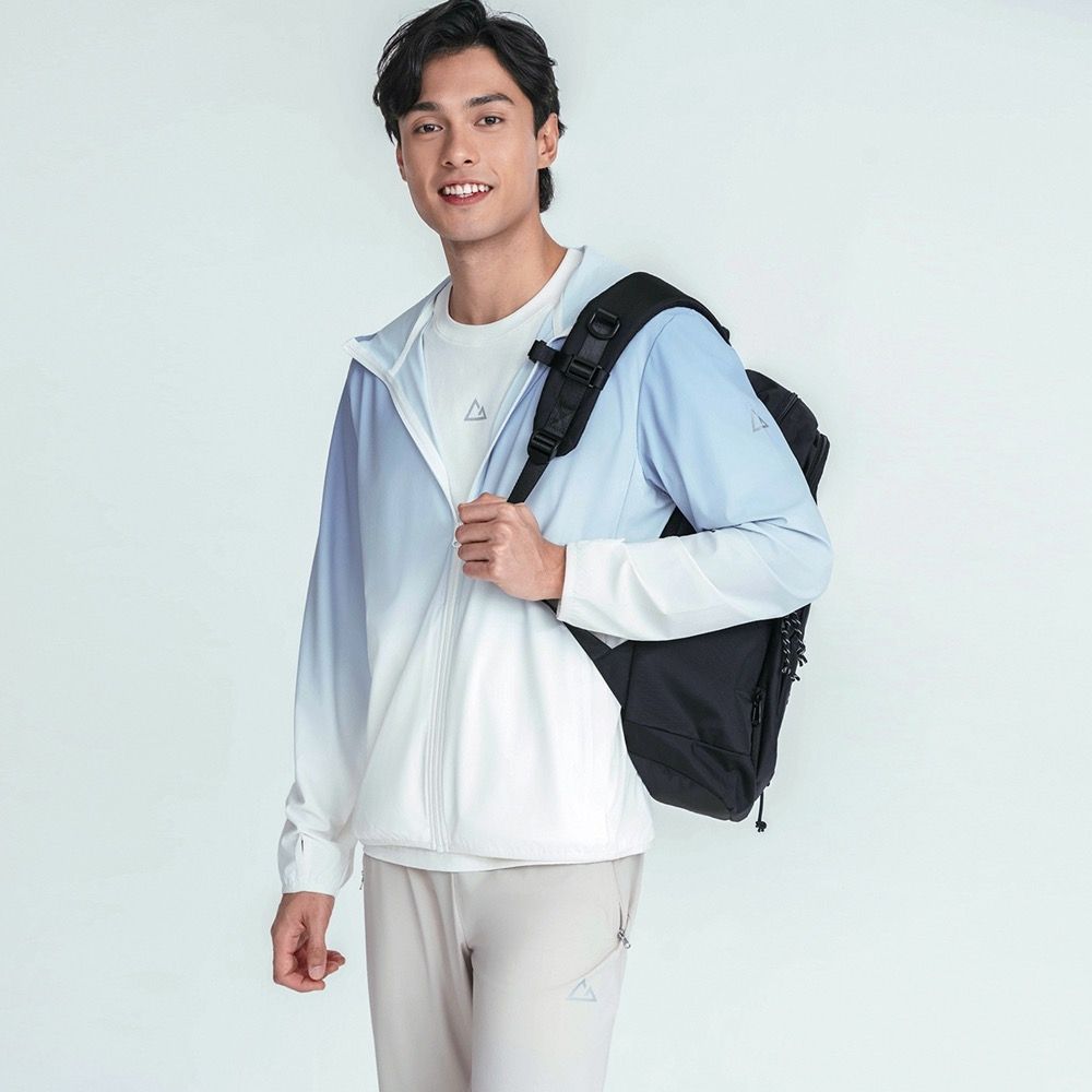 GIORDANO 男裝涼感防曬四面彈漸層連帽外套 G-motion Anti-UV系列 (81 漸變藍)