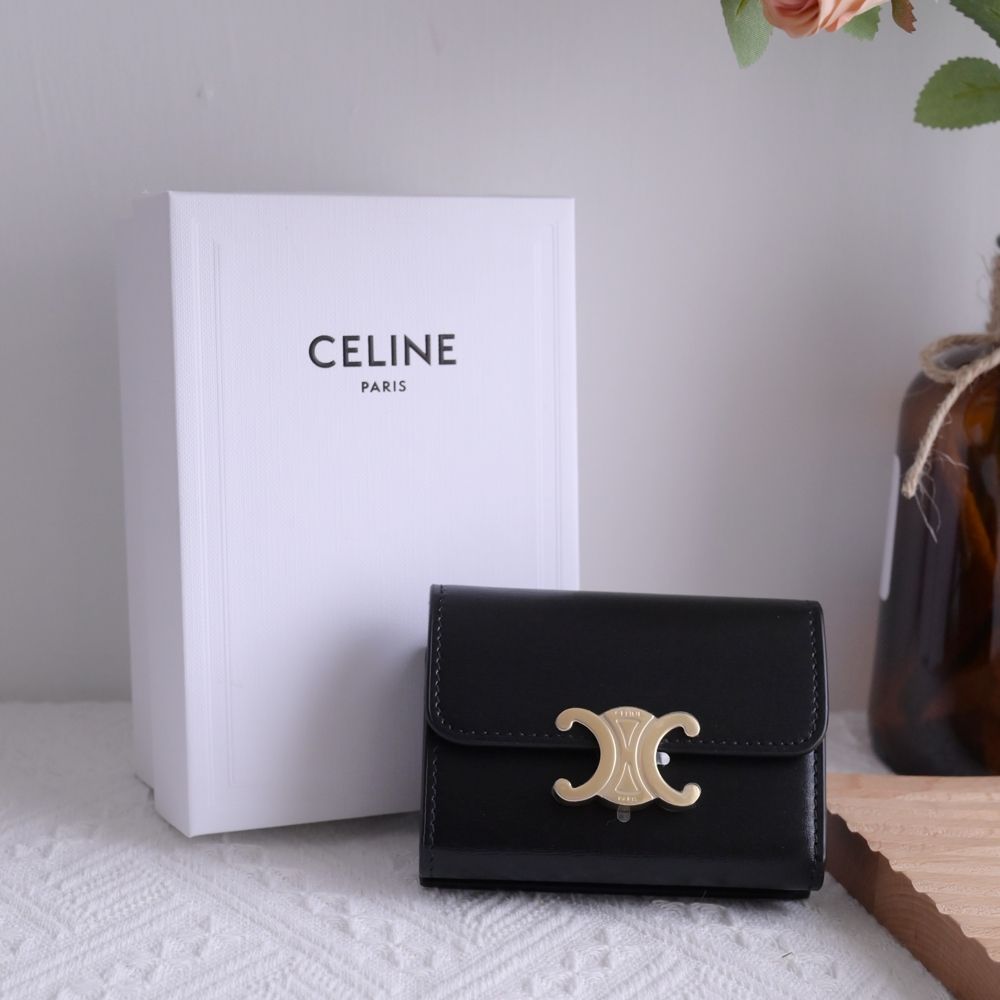 CELINE TRIOMPHE 金屬LOGO滑面牛皮扣式小短夾/零錢包(黑)