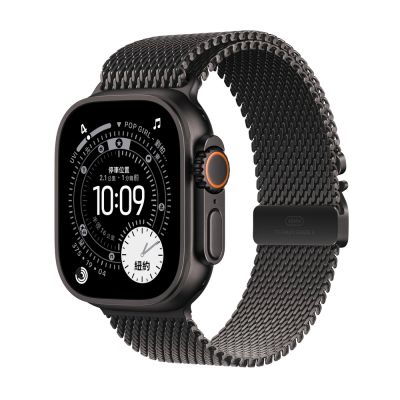 Apple Watch Ultra 3 配備心率偵測功能，支援 iOS 系統，黑色系設計，搭配原色鈦金屬錶殼與錨藍色海洋錶帶，尺寸為 M/L，待機時間達 1-7 天，具備高強度耐用性與精準健康監測功能，適合運動與日常使用。