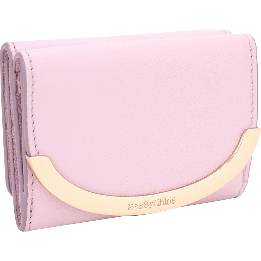 SEE BY CHLOE Lizzie 弧型金屬飾壓紋牛皮迷你短夾/錢包(粉紫色) | 歐系精品包/配件| Yahoo購物中心