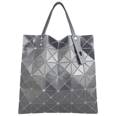 ISSEY MIYAKE 三宅一生 BAOBAO 珍珠灰色亮面三角格6x6肩背/手提包
