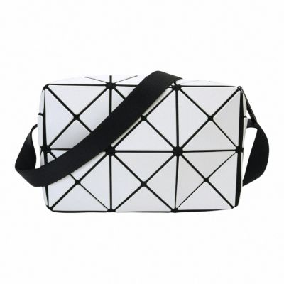 ISSEY MIYAKE  BAOBAO 幾何皮質立方斜背小方包(奶油白)mini