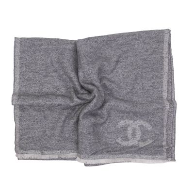 CHANEL 雙色亮片點綴圍巾披巾(淺灰色)