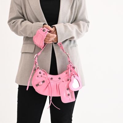 BALENCIAGA巴黎世家 BALENCIAGA 巴黎世家  Le Cagole XS 經典鉚釘造型漆皮拉鍊肩背/斜背包(亮粉)