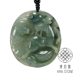 漢石齋】天然翡翠A貨如意蝠鹿玉珮吊墜冰糯種飄花(46*52*10mm) | 漢石齋