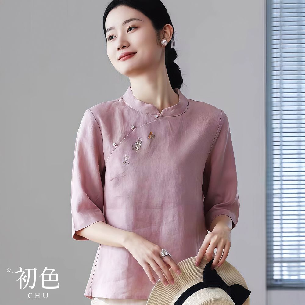 初色 棉麻風中式純色立領斜排珍珠釦小花刺繡五分短袖上衣女上衣-共2色-14028(M-2XL可選)