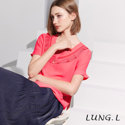 LUNG.L林佳樺 珊瑚紅造型披領素雅短袖女裝上衣LS33A