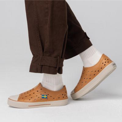 moz 瑞典 駝鹿 雙色洞洞餅乾水鞋 (奶蓋蜂蜜橘)-附鞋扣