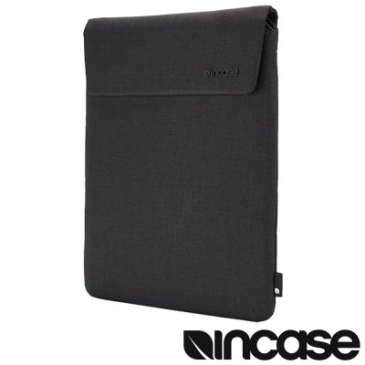 Incase Crosstown Sleeve for MacBook Neo 13吋 直式筆電保護內袋 (黑)