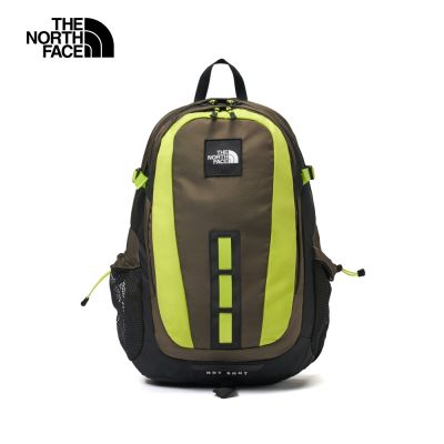 【The North Face 官方旗艦】 北面男女款綠棕拼接DWR防潑水休閒後背包｜3KYJG1K 筆電包/登山包