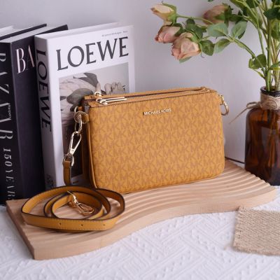 MICHAEL KORS JET SET 經典印花三合一斜背扁包(姜黃)
