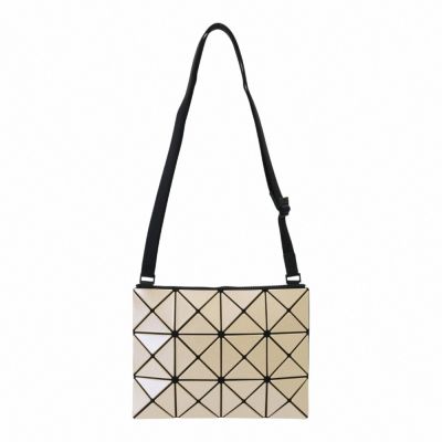 ISSEY MIYAKE BAOBAO 幾何大方格3x4斜背扁包(奶油黃)霧面