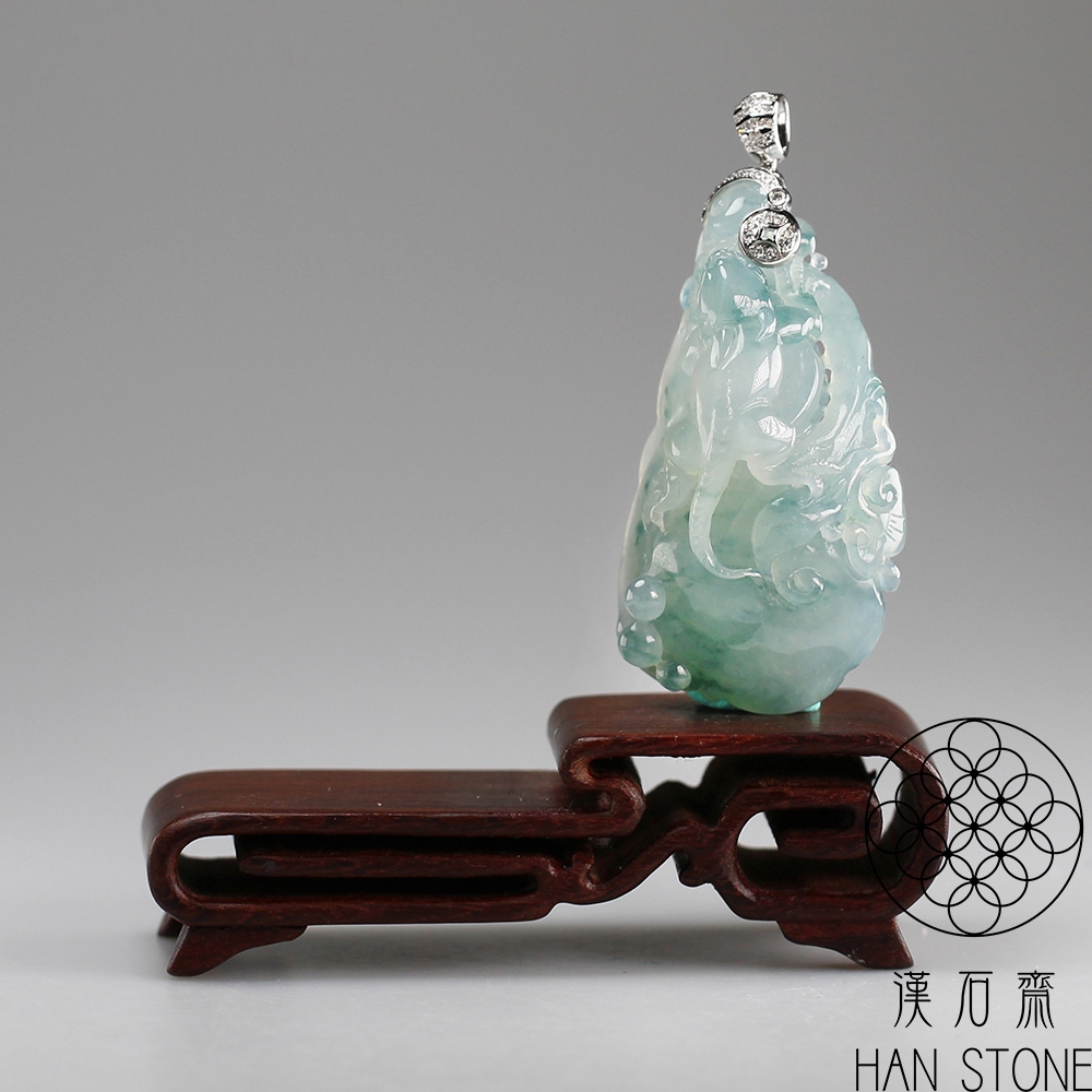 漢石齋】天然A貨冰種藍水飄花翡翠如意瑞獸真鑽白18K金墜頭玉佩吊墜(31