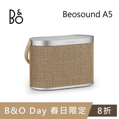  B&O Beosound A5 是一款高階藍芽音響，支援 WiFi 傳輸、APP 遙控與藍芽遙控功能，Type-C 充電介面，一件式設計無需認證。內建高品質音效，適合居家或戶外使用。保固期 3 年，註冊遠寬電信官網即可享音響主體 2 年 + 電池 1 年有限保固，售後服務簡單無煩惱。配件包含 Beosound A5 音響主體 x1、USB-C 變壓器 x1、USB-C 充電線 x1 及快速使用手冊。猶豫期非試用期，請注意包裝完整以避免退貨問題。 