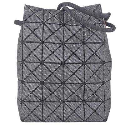 ISSEY MIYAKE 三宅一生 BAOBAO 牛仔黑色三角格6x6拉繩肩背/斜背小型水桶包