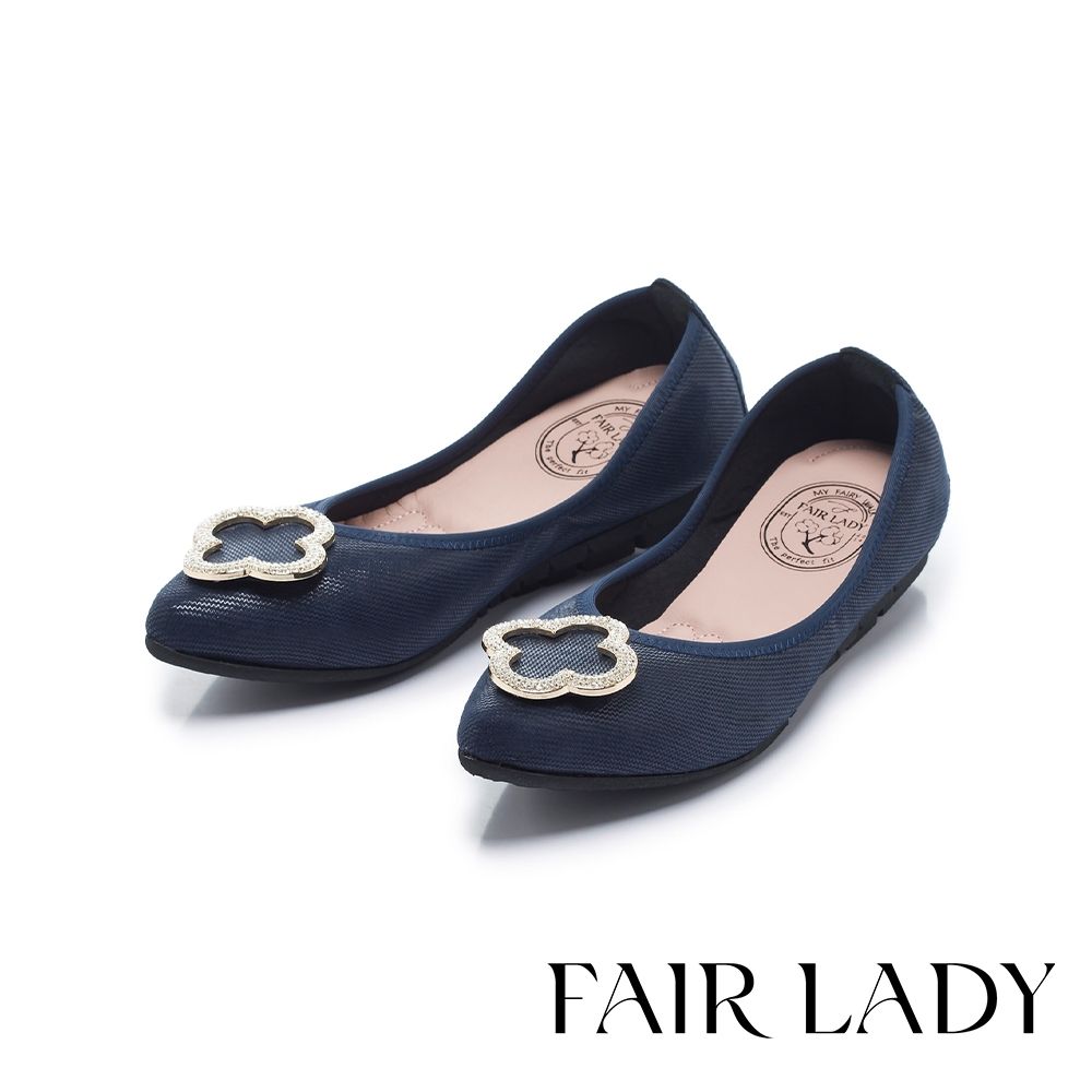 FAIR LADY 我的旅行日記 典雅四葉飾釦尖頭增高平底娃娃鞋 藍 (553235)