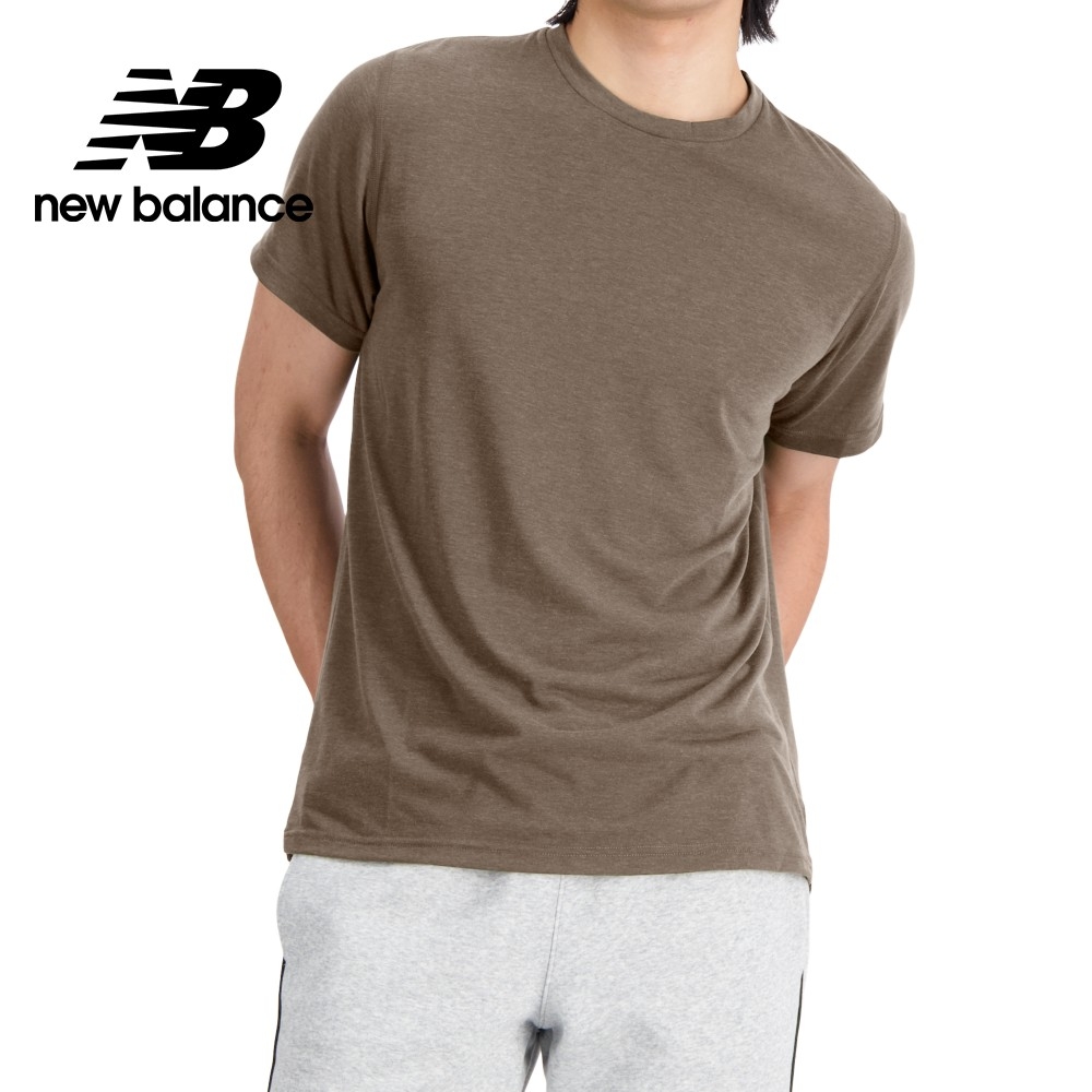 【New Balance】 速乾輕量透氣運動短袖上衣_男性_駝棕色_MT23059MS