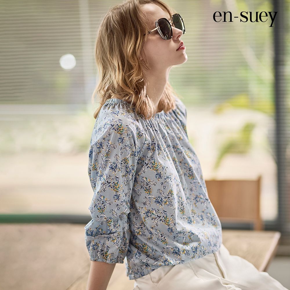 【en-suey 銀穗】純棉拉克蘭袖鬆緊抽褶碎花上衣 (淺藍色)