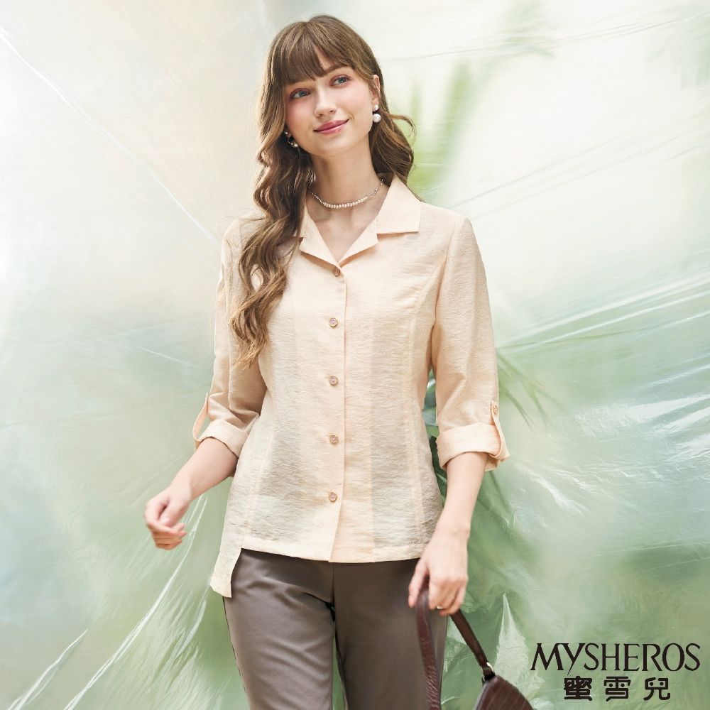 【MYSHEROS蜜雪兒】V領立體花紋粉金暈染鈕扣襯衫-粉桔