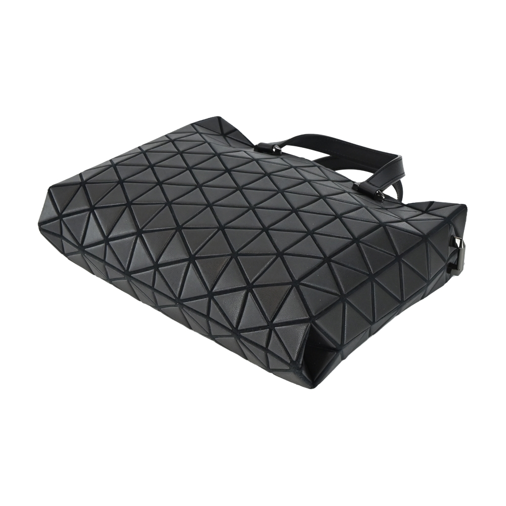 ISSEY MIYAKE 三宅一生BAOBAO TONNEAU MATTE 斜背包-黑| 美日精品包