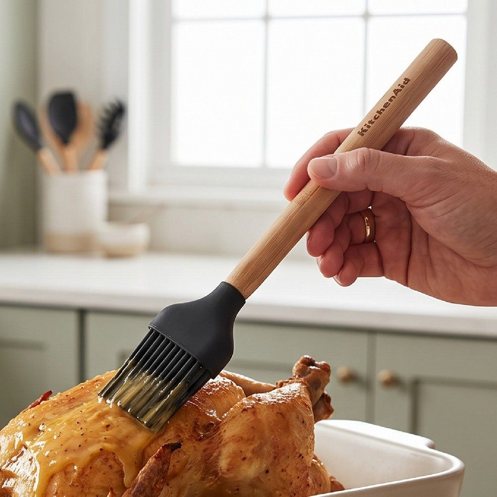 《KitchenAid》美國 竹柄矽膠醬料刷(墨黑28.5cm) | 油刷 料理刷 烤肉刷