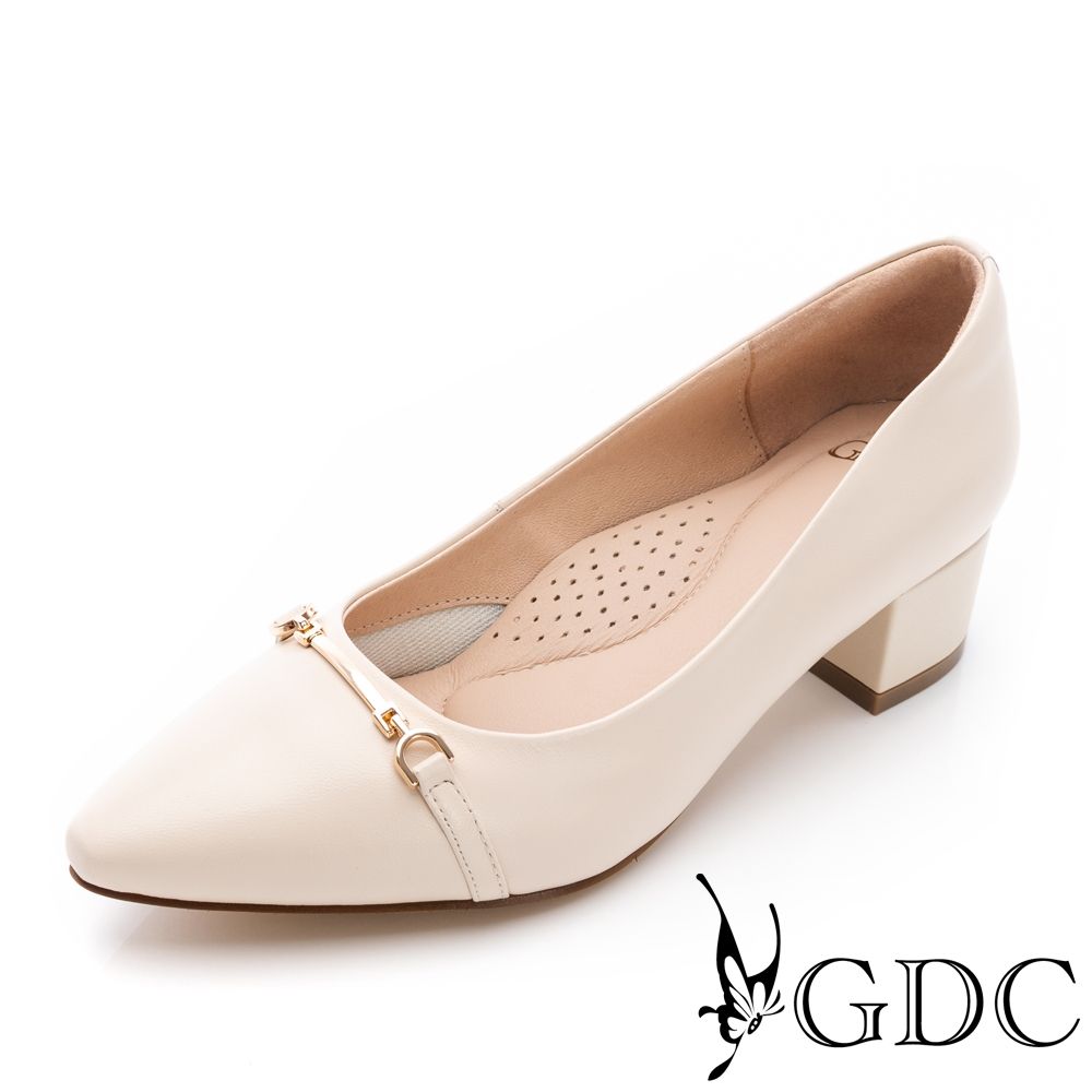 GDC-細緻馬銜釦尖頭羊皮低跟包鞋-米白
