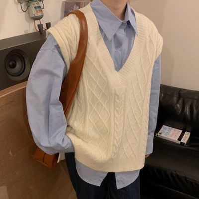 La Belleza疊穿外搭溫柔風V領麻花菱格寬鬆側開叉毛料針織背心