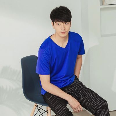 OB嚴選-涼感純色V領短袖上衣/T恤《KL0831-》
