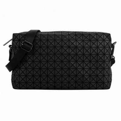 ISSEY MIYAKE  BAOBAO 細格紋斜背馬鞍包(霧面黑)