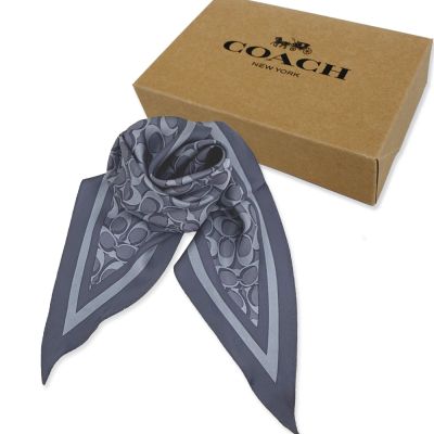 【COACH】C LOGO 100%蠶絲三角絲巾領巾禮盒(深藍)