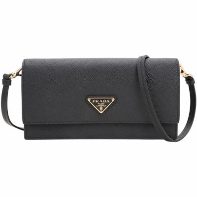 PRADA 普拉達 Saffiano 三角牌防刮牛皮翻蓋長夾 斜背包(黑色)