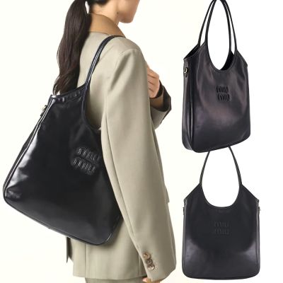 miu miu IVY 字母亮面小牛皮肩背直式托特包(黑色)