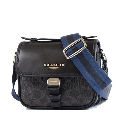 COACH 男款 緹花LOGO防刮拚小牛皮插釦翻蓋斜背小包-黑色