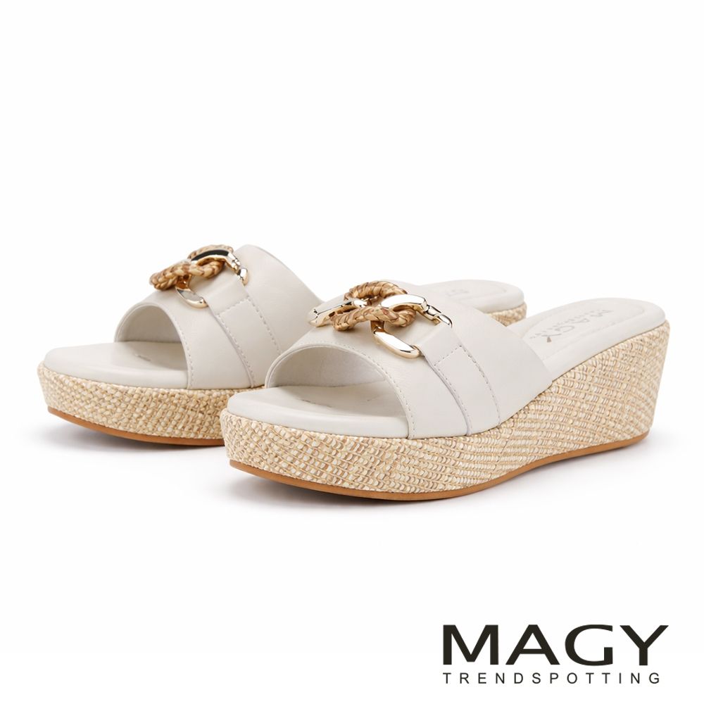 MAGY 柔軟羊皮厚底楔型涼拖鞋 米白