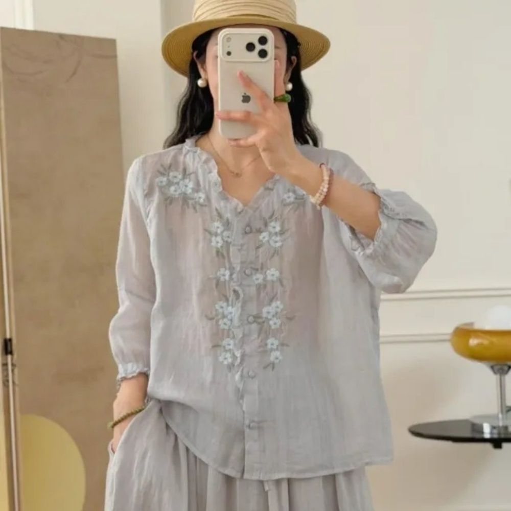 【LANNI 藍尼】★文藝刺繡透氣棉麻襯衫(女裝/女上衣/棉麻衫/休閒/優雅/日系/通勤) (灰藍)