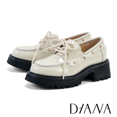 DIANA 英倫學院風綁帶厚底德比鞋 米白
