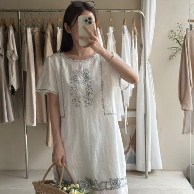 MOCO韓系chic圓領法式文藝白色亞麻刺繡寬鬆洋裝