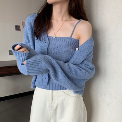 La Belleza溫柔風素色V領白釦洞洞針織毛料外套加細肩針織背心兩件式