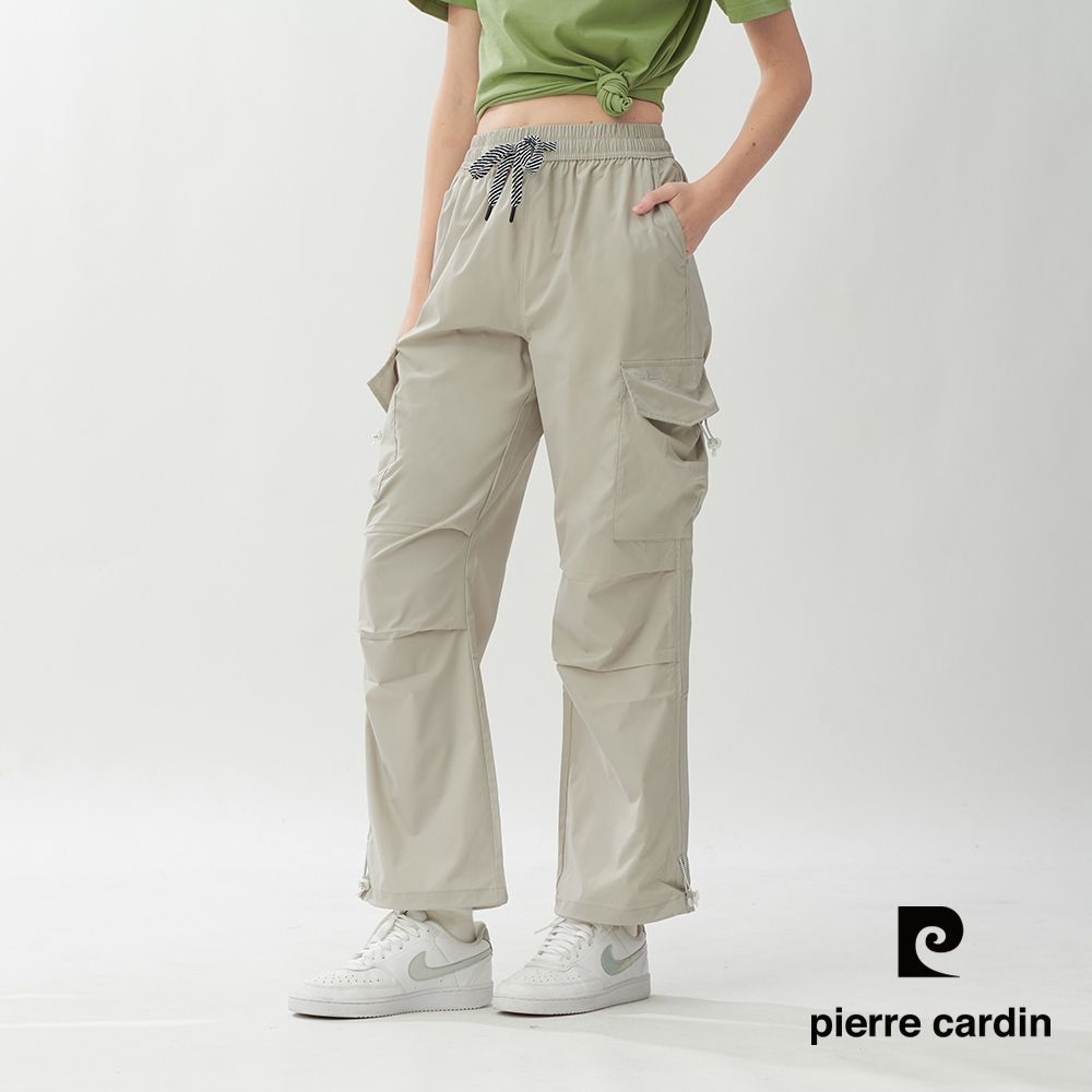 pierre cardin 皮爾卡登 網路獨家 女款 輕量機能工裝口袋休閒褲(四色任選) (淺灰色系)