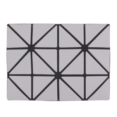 ISSEY MIYAKE  BAOBAO 幾何方格皮質3x4名片夾(淺灰白)霧面