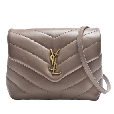 YSL Saint Laurent聖羅蘭 YSL LOULOU系列V字縫線金色金屬LOGO小牛皮斜背包(小-棕色)